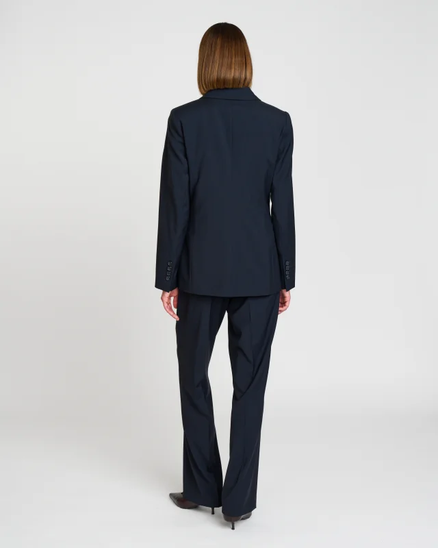 Dámsky elegantný kostým tmavomodrý